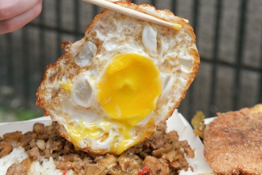 丸強飯店 ｜桃園秒殺比臉大無敵雞排便當，才剛炸完立馬被掃光，酥脆卡滋咬下會爆汁！ - 肉依小姐吃什麼