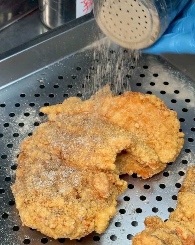 丸強飯店 ｜桃園秒殺比臉大無敵雞排便當，才剛炸完立馬被掃光，酥脆卡滋咬下會爆汁！ - 肉依小姐吃什麼