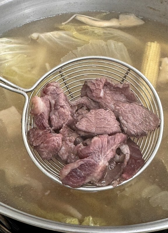 板橋溫體牛肉湯激推,台南道地原汁原味,個人牛肉火鍋。