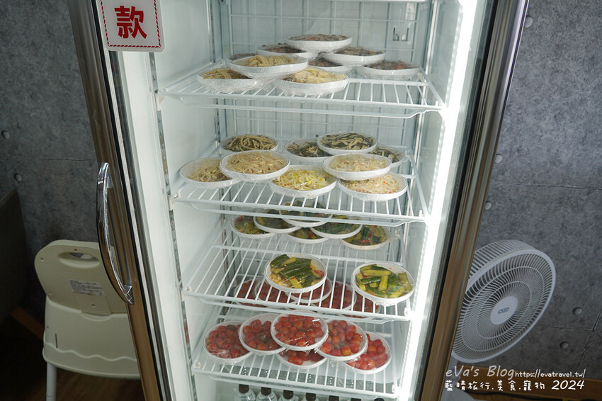 【小琉球美食】梨小籠小吃店｜現點現蒸湯包皮薄Q、紅油抄手辣香帶勁、中式料理推薦！。小琉球小吃