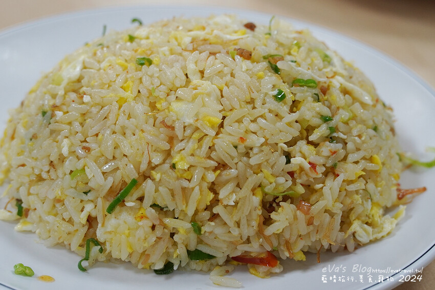 【小琉球美食】梨小籠小吃店｜現點現蒸湯包皮薄Q、紅油抄手辣香帶勁、中式料理推薦！。小琉球小吃