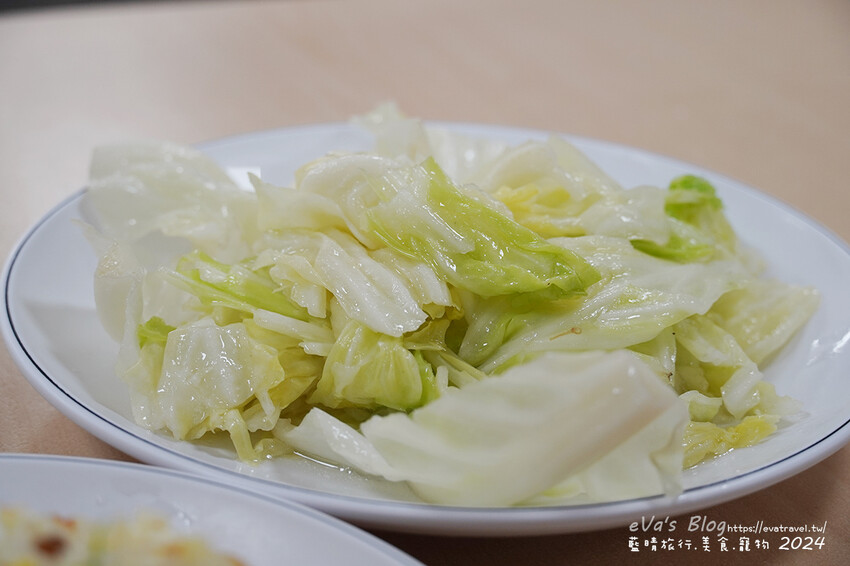 【小琉球美食】梨小籠小吃店｜現點現蒸湯包皮薄Q、紅油抄手辣香帶勁、中式料理推薦！。小琉球小吃