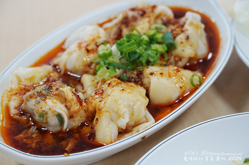 【小琉球美食】梨小籠小吃店｜現點現蒸湯包皮薄Q、紅油抄手辣香帶勁、中式料理推薦！。小琉球小吃