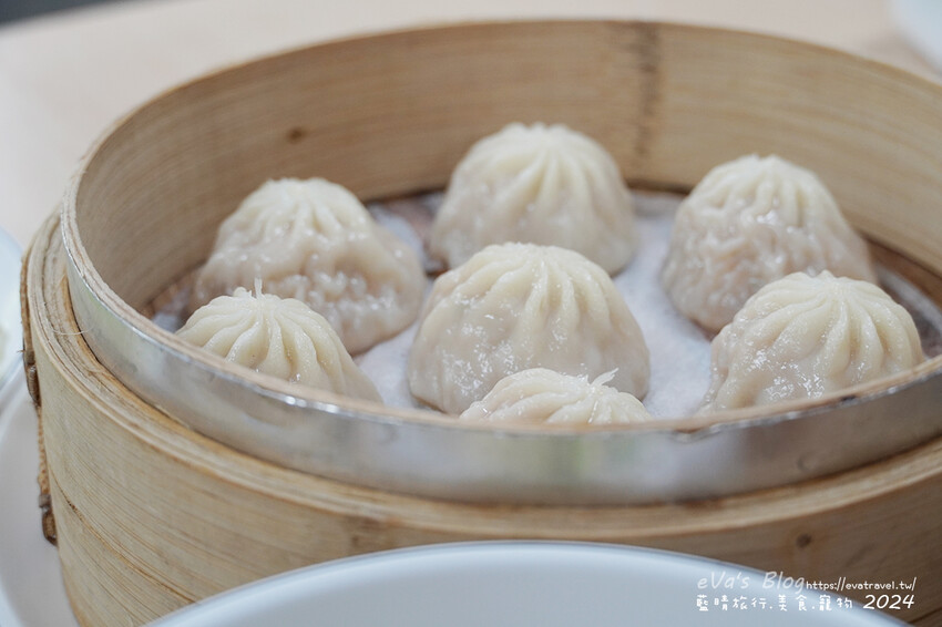 【小琉球美食】梨小籠小吃店｜現點現蒸湯包皮薄Q、紅油抄手辣香帶勁、中式料理推薦！。小琉球小吃
