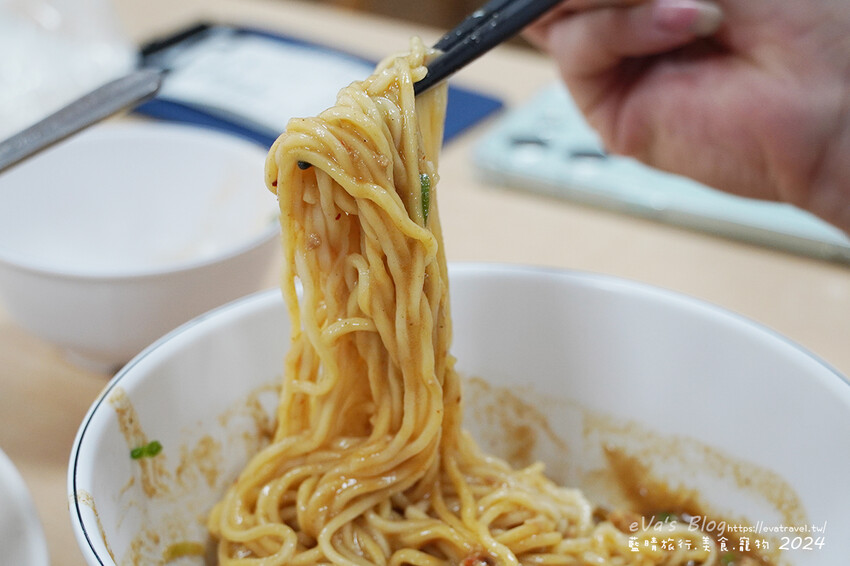【小琉球美食】梨小籠小吃店｜現點現蒸湯包皮薄Q、紅油抄手辣香帶勁、中式料理推薦！。小琉球小吃