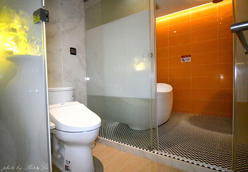 頂級斯林百蘭名床，裝潢設備媲美五星級飯店