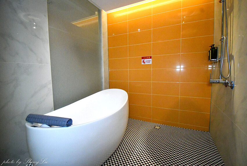 頂級斯林百蘭名床，裝潢設備媲美五星級飯店