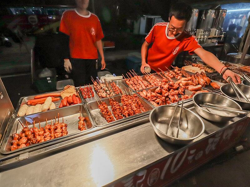 週末去哪玩?新竹東區必逛夜市報到!美食推薦、娛樂一網打盡!