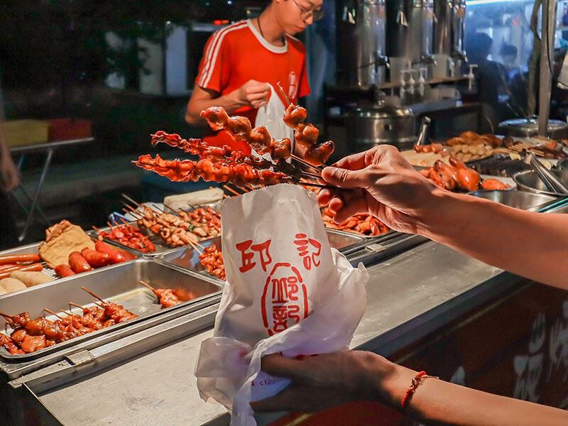 週末去哪玩?新竹東區必逛夜市報到!美食推薦、娛樂一網打盡!