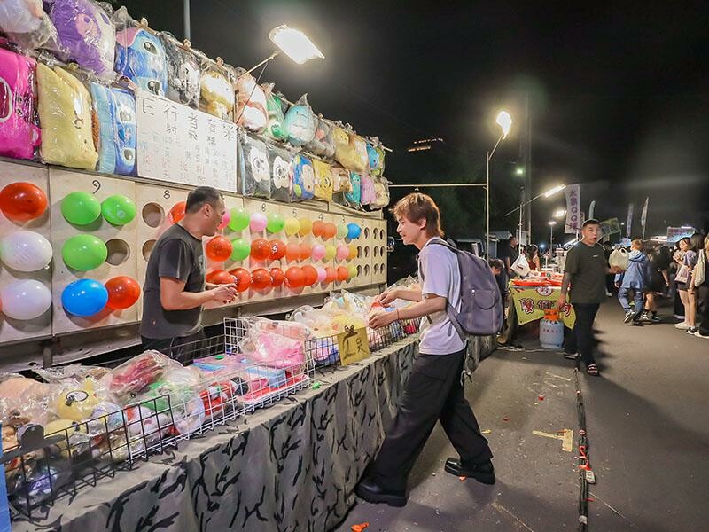 週末去哪玩?新竹東區必逛夜市報到!美食推薦、娛樂一網打盡!