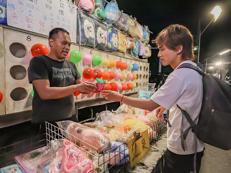 週末去哪玩?新竹東區必逛夜市報到!美食推薦、娛樂一網打盡!