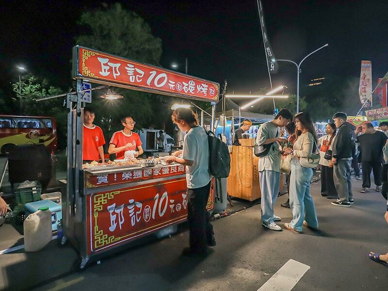 週末去哪玩?新竹東區必逛夜市報到!美食推薦、娛樂一網打盡!