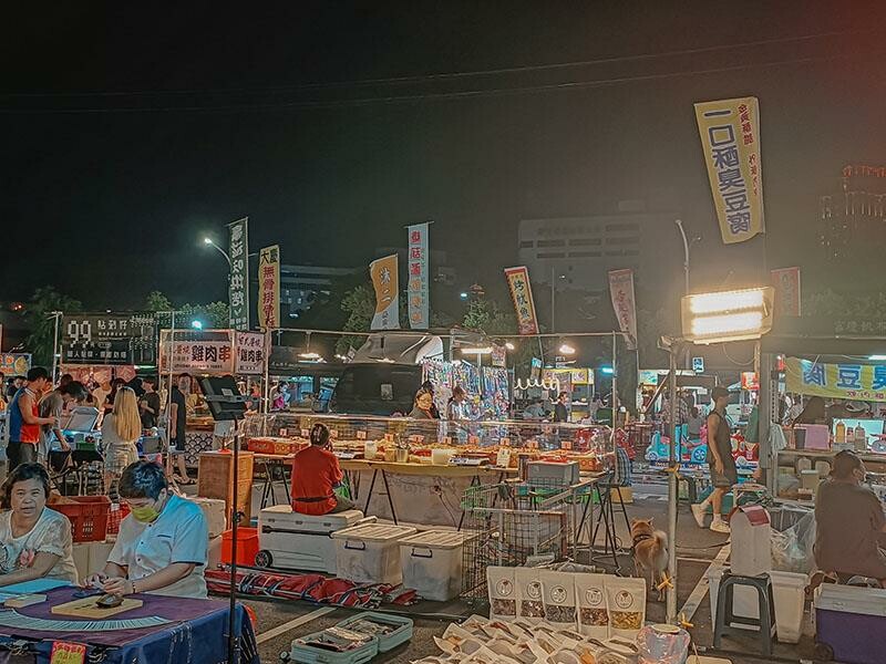 週末去哪玩?新竹東區必逛夜市報到!美食推薦、娛樂一網打盡!