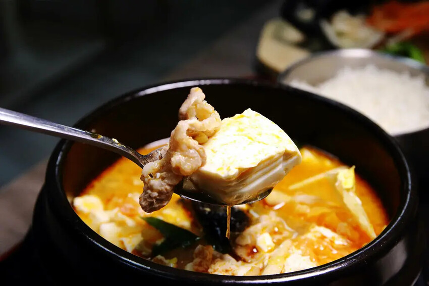 韓大媽韓式料理。中和新開幕道地韓式料理，平價高CP值餐廳，多