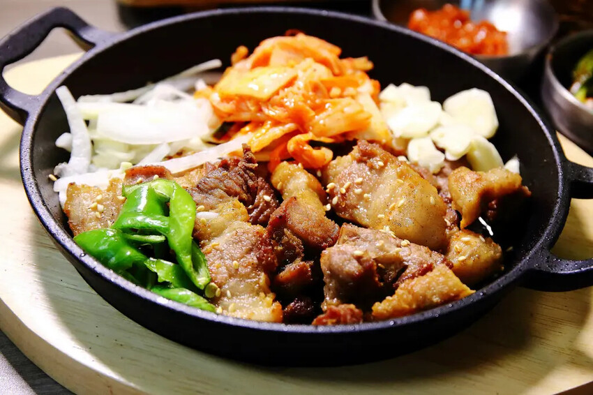 韓大媽韓式料理。中和新開幕道地韓式料理，平價高CP值餐廳，多
