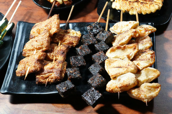 台北市文山區盡興吃喝不用再找地方續攤的不限時餐廳-雞老闆桶仔雞,吃飯還能唱歌的聚餐餐廳,外帶、拜拜景美烤雞