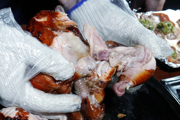 台北市文山區盡興吃喝不用再找地方續攤的不限時餐廳-雞老闆桶仔雞,吃飯還能唱歌的聚餐餐廳,外帶、拜拜景美烤雞