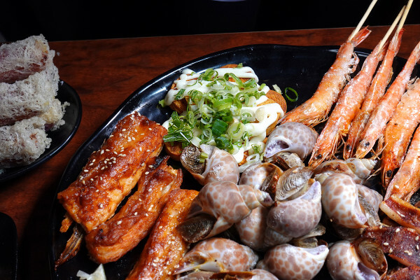 台北市文山區盡興吃喝不用再找地方續攤的不限時餐廳-雞老闆桶仔雞,吃飯還能唱歌的聚餐餐廳,外帶、拜拜景美烤雞