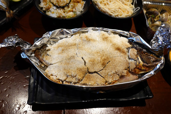 台北市文山區盡興吃喝不用再找地方續攤的不限時餐廳-雞老闆桶仔雞,吃飯還能唱歌的聚餐餐廳,外帶、拜拜景美烤雞