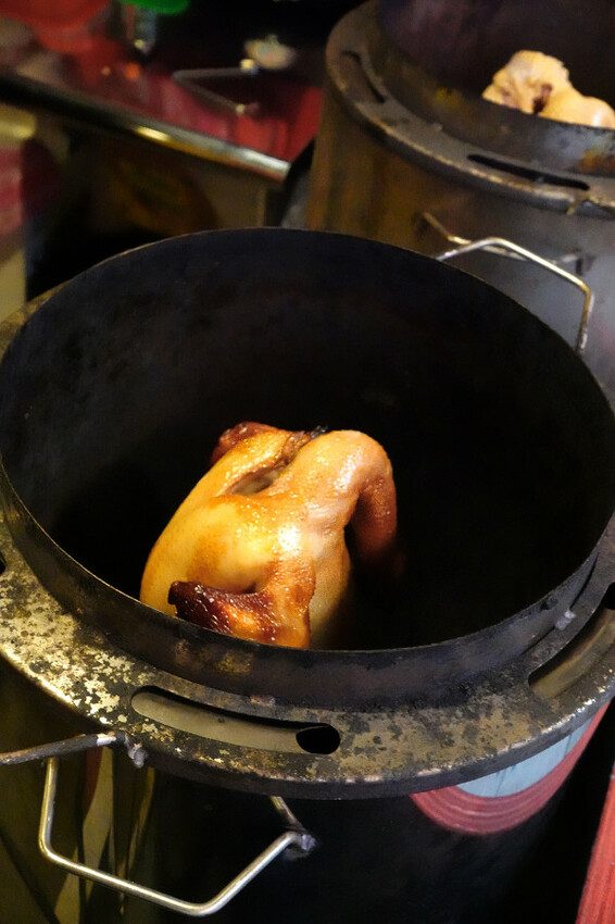 台北市文山區盡興吃喝不用再找地方續攤的不限時餐廳-雞老闆桶仔雞,吃飯還能唱歌的聚餐餐廳,外帶、拜拜景美烤雞