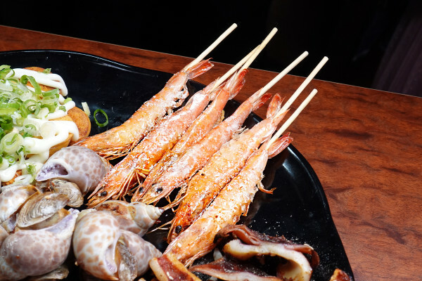 台北市文山區盡興吃喝不用再找地方續攤的不限時餐廳-雞老闆桶仔雞,吃飯還能唱歌的聚餐餐廳,外帶、拜拜景美烤雞