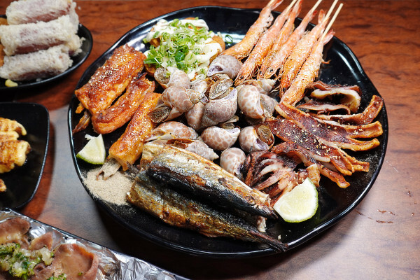 台北市文山區盡興吃喝不用再找地方續攤的不限時餐廳-雞老闆桶仔雞,吃飯還能唱歌的聚餐餐廳,外帶、拜拜景美烤雞