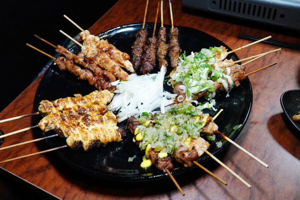 台北市文山區盡興吃喝不用再找地方續攤的不限時餐廳-雞老闆桶仔雞,吃飯還能唱歌的聚餐餐廳,外帶、拜拜景美烤雞