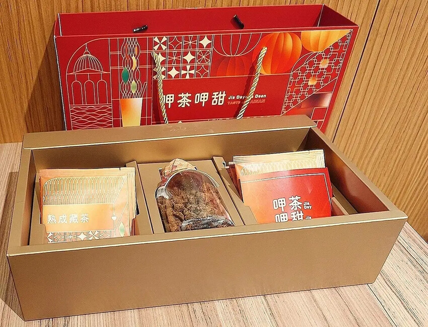 新鳳鳴台南400指定伴手禮!新鳳鳴「呷茶呷甜」禮盒。