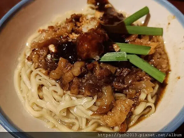 台北市中山區松江南京站美食／選擇超多的台灣在地美食小吃〈老胡記米粉湯60年老店伊通店〉