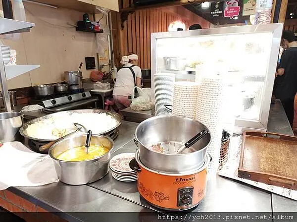 台北市中山區松江南京站美食／選擇超多的台灣在地美食小吃〈老胡記米粉湯60年老店伊通店〉