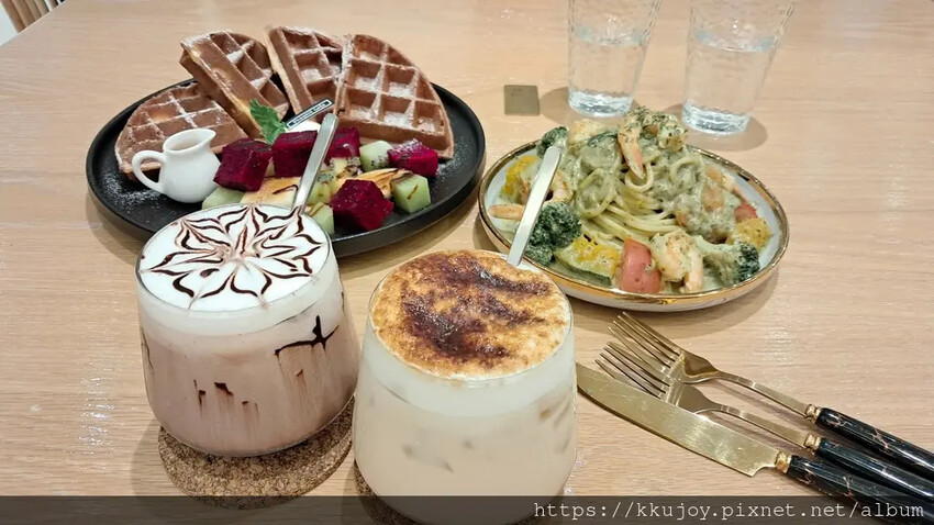 菲尼咖啡｜新竹北區質感咖啡廳，提供咖啡、甜點、輕食、鹹食｜小