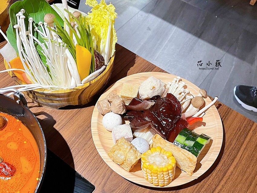 燒瓶子 美村店,台中個人鴛鴦鍋398元起享自助吧大苑子芒果冰沙草莓冰沙、逸萃茶手搖飲機、雪花冰、霜淇淋無限量供應 - Cyndi loves享食天堂