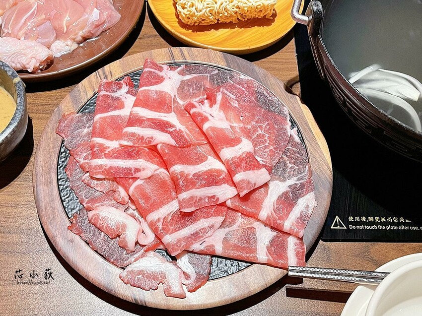 燒瓶子 美村店,台中個人鴛鴦鍋398元起享自助吧大苑子芒果冰沙草莓冰沙、逸萃茶手搖飲機、雪花冰、霜淇淋無限量供應 - Cyndi loves享食天堂