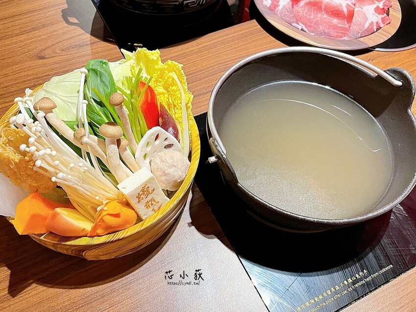 燒瓶子 美村店,台中個人鴛鴦鍋398元起享自助吧大苑子芒果冰沙草莓冰沙、逸萃茶手搖飲機、雪花冰、霜淇淋無限量供應 - Cyndi loves享食天堂