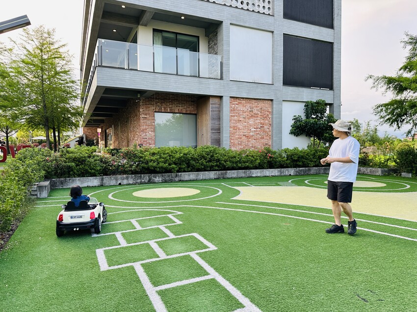 【寗夏時光】宜蘭冬山超人氣親子民宿｜電動車、戲水池、遊戲區一