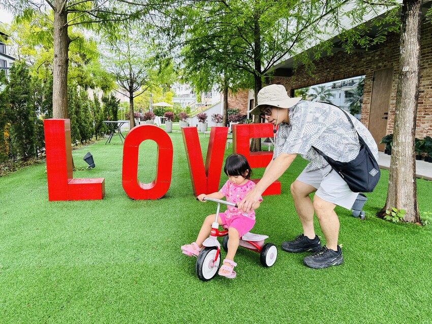 【寗夏時光】宜蘭冬山超人氣親子民宿｜電動車、戲水池、遊戲區一