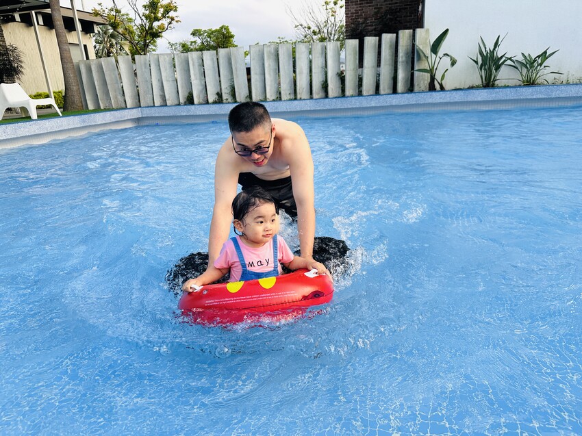 【寗夏時光】宜蘭冬山超人氣親子民宿｜電動車、戲水池、遊戲區一