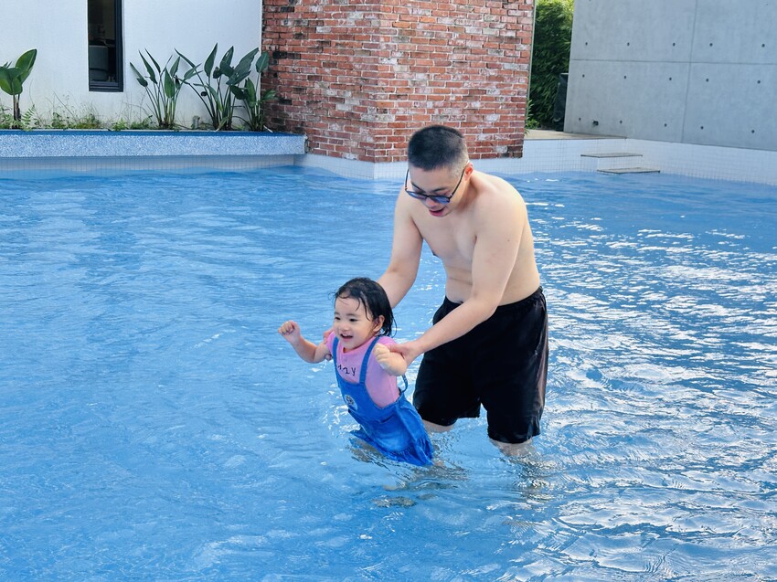 【寗夏時光】宜蘭冬山超人氣親子民宿｜電動車、戲水池、遊戲區一