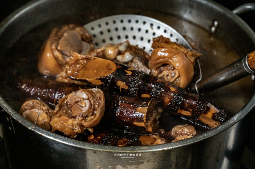 台中最狂AI廚房,全台唯一蒸蛋青花椒滷肉飯,還有甘蔗滷汁腿庫Q彈飄香!