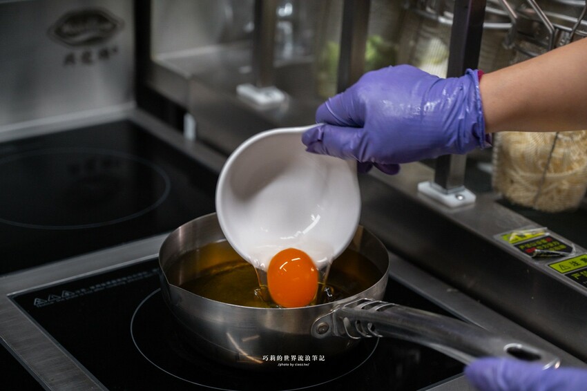 台中最狂AI廚房,全台唯一蒸蛋青花椒滷肉飯,還有甘蔗滷汁腿庫Q彈飄香!