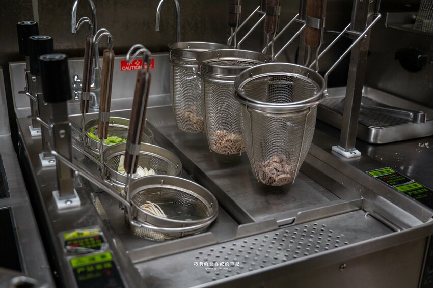 台中最狂AI廚房,全台唯一蒸蛋青花椒滷肉飯,還有甘蔗滷汁腿庫Q彈飄香!