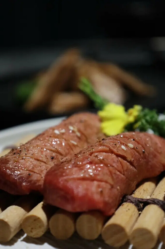 台南燒肉推薦｜來秋敘苑體驗專人代烤＋和牛可頌｜來場升級版的放