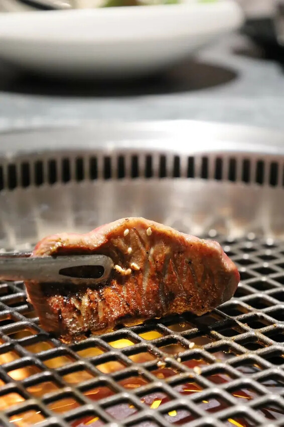 台南燒肉推薦｜來秋敘苑體驗專人代烤＋和牛可頌｜來場升級版的放