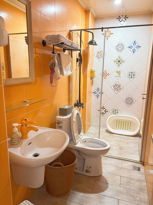 宜蘭歐風親子民宿，斑鳩小鎮親子民宿，房間就有溜滑梯、小帳篷和玩具，孩子玩瘋了！