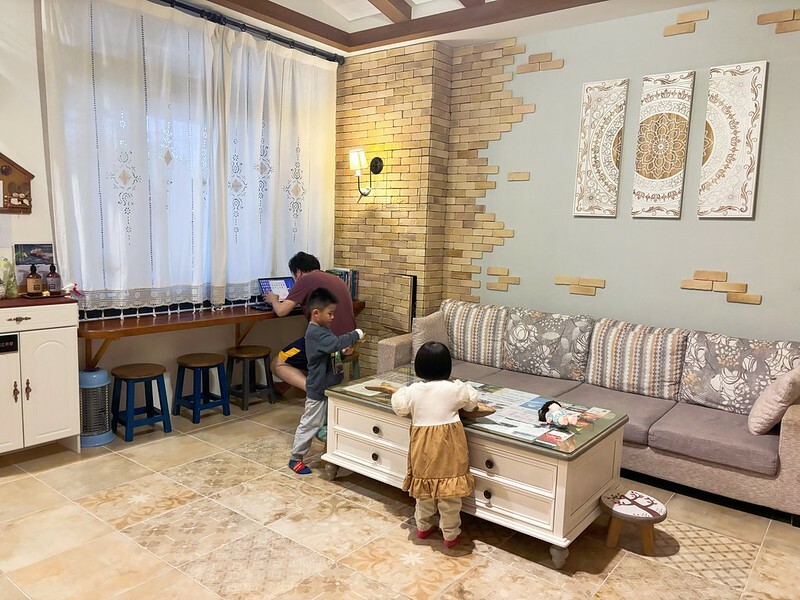 宜蘭歐風親子民宿，斑鳩小鎮親子民宿，房間就有溜滑梯、小帳篷和玩具，孩子玩瘋了！