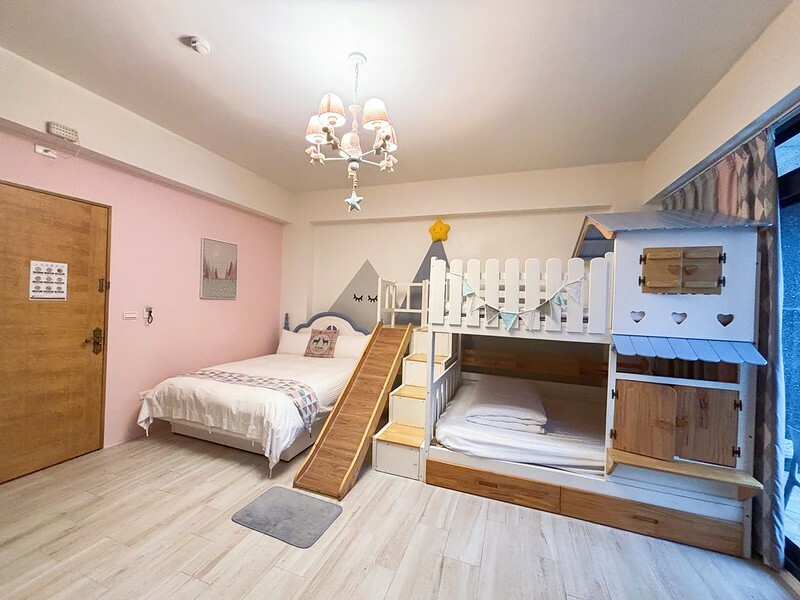 宜蘭歐風親子民宿，斑鳩小鎮親子民宿，房間就有溜滑梯、小帳篷和玩具，孩子玩瘋了！