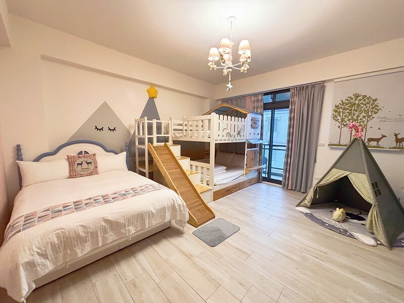 宜蘭歐風親子民宿，斑鳩小鎮親子民宿，房間就有溜滑梯、小帳篷和玩具，孩子玩瘋了！