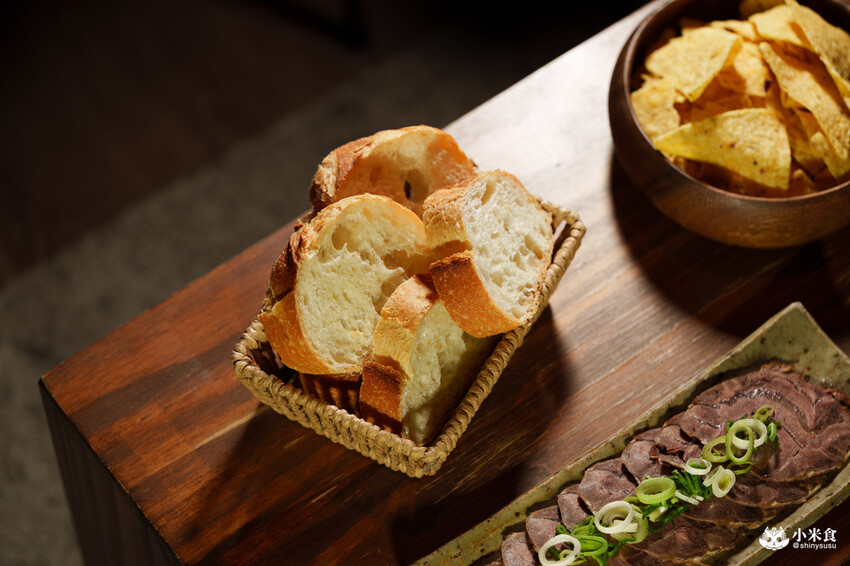 台南市中西區宅 J House Coffee Bar & Jazz｜即興演奏的爵士音樂酒吧，2025台南酒吧推薦