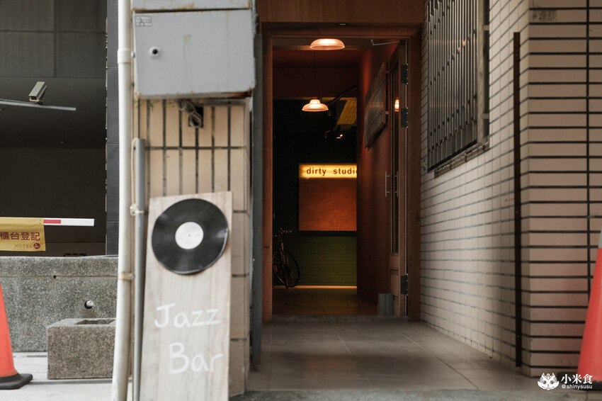 台南市中西區宅 J House Coffee Bar & Jazz｜即興演奏的爵士音樂酒吧，2025台南酒吧推薦