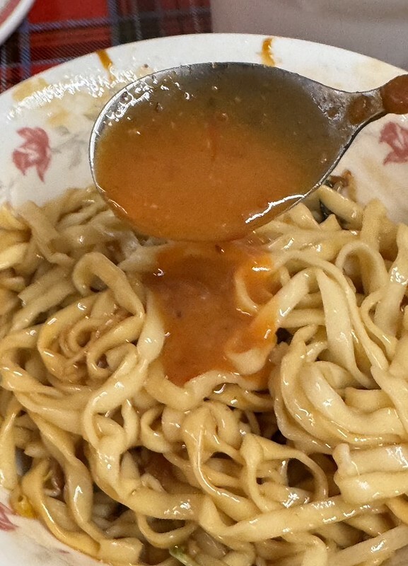 基隆惠隆市場必吃推薦,白斬雞乾麵老字號。